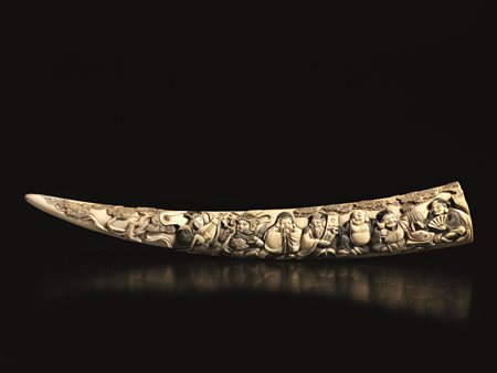 ZANNA, CINA, SECC. XIX-XX in avorio, intagliato con figure di saggi, lung. cm...