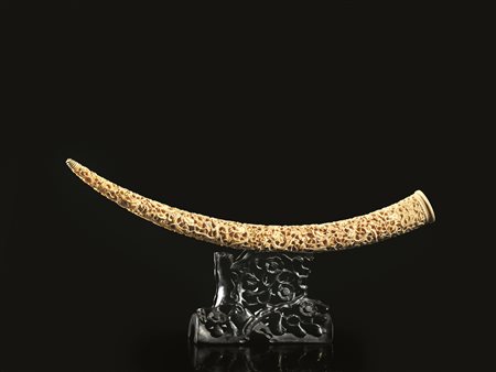 ZANNA, CINA, SECC. XIX-XX in avorio, lavorata al traforo con motivo di draghi...