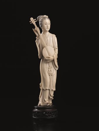 SCULTURA, CINA, SEC. XIX in avorio, modellato nella forma di figura femminile...