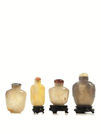 DUE SNUFF BOTTLES, CINA, SEC. XIX in agata, alt. cm 7,5, alt. cm 7, una...