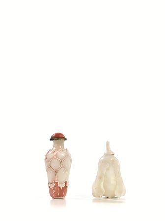 SNUFF BOTTLE, CINA, DINASTIA QING, SEC. XIX in vetro multistra to bianco e...