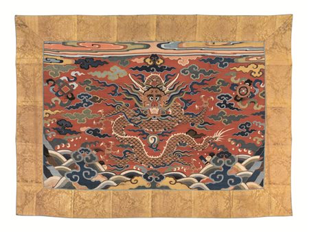 TESSUTO, CINA, DINASTIA TARDO MING, SEC. XVII in seta ricamata con filamenti...