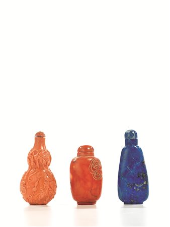 SNUFF BOTTLE, CINA, SEC. XIX in corallo, modellata nella forma di una doppia...