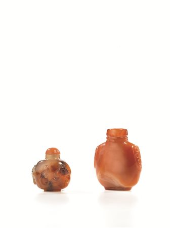 DUE SNUFF BOTTLE, CINA, DINASTIA QING, SEC. XIX in agata, dalla forma...