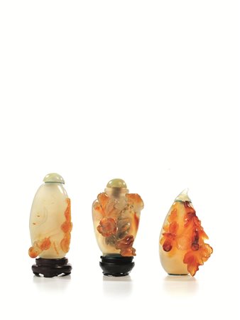 SNUFF BOTTLE, CINA, DINASTIA QING, SEC. XIX in agata, decorata con motivo di...