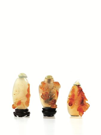 SNUFF BOTTLE, CINA, DINASTIA QING, SEC. XIX in agata, decorata sul fronte con...