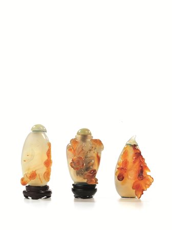 SNUFF BOTTLE, CINA, DINASTIA QING, SEC. XIX in agata, sul fronte decorata con...
