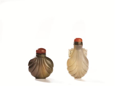DUE SNUFF BOTTLES, CINA, SECC. XIX -XX in agata, alt. cm 8 e cm 6 (2) Two...