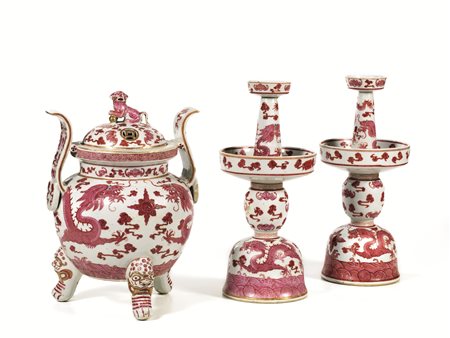TRE PEZZI DI FORNITURA DA ALTARE, CINA, DINASTIA QING, SEC. XIX composti da...