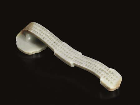 SCETTRO, CINA, SEC. XX in giada celadon, decorato con pipistrelli e caratteri...