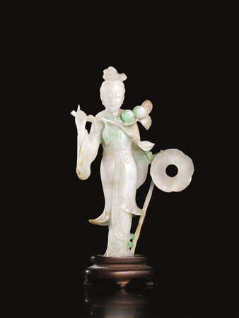 SCULTURA, CINA, FINE SEC. XIX in giadeite verde mela, modellata nella forma...