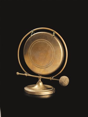 GONG, CINA, SEC. XIX in rame, alt. cm 17,5 A copper Gong, China, 19th century