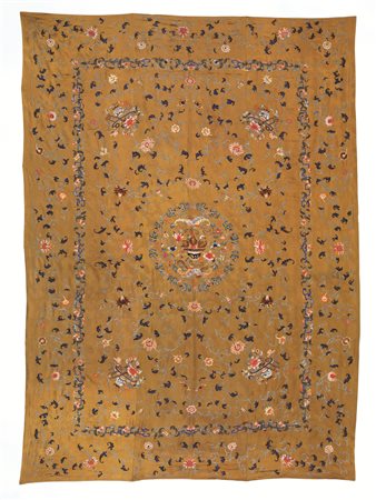 GRANDE TESSUTO, CINA, DINASTIA QING, SEC. XIX in seta ricamata con fiori e...