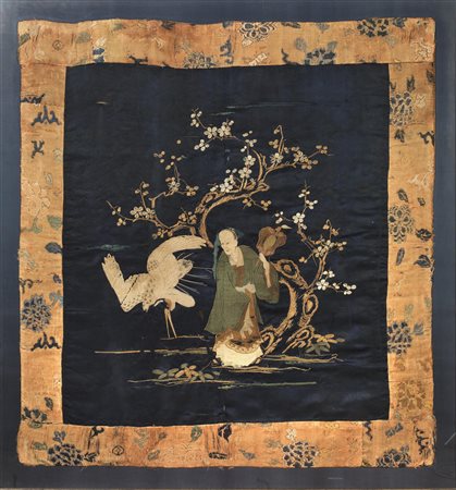PANNELLO, CINA, SEC. XIX in seta, raffigurante saggio con ventaglio con...