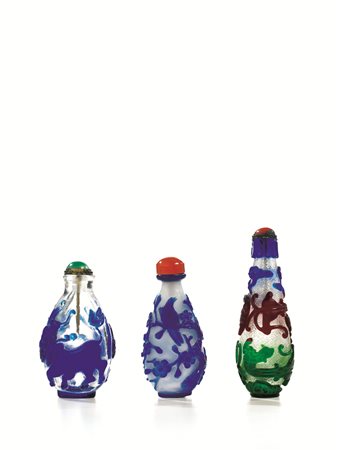 SNUFF BOTTLE, CINA, SEC. XIX in vetro multistrato, decorata con volatili e...
