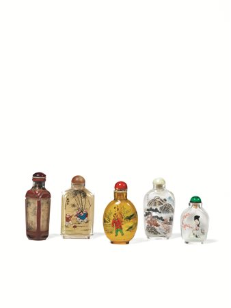 CINQUE SNUFF BOTTLES, CINA, SEC. XX in vetro dipinto, decori vari, la...