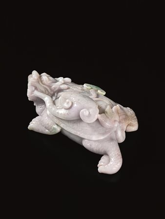 INTAGLIO, CINA, SEC. XX in giadeite color lavanda, raffigurante tartaruga con...