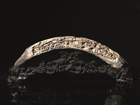 ZANNA DI MAMMUT CINA SECC XIX-XX avorio fossile, intagliata con personaggi,...