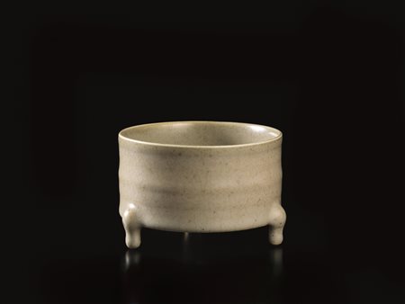 INCENSIERE TRIPODE, CINA, DINASTIA SONG in porcellana celadon, diam. cm 11,...