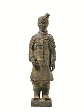 SCULTURA, CINA, DINASTIA TANG in terracotta, raffigurante guerriero stante,...