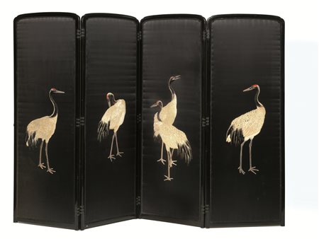 PARAVENTO GIAPPONE SEC. XX foderato in tessuto e ricamato con motivi di gru...