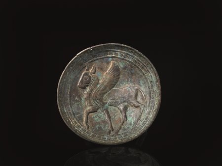 COPPA ACHEMENIDE Materia e tecnica: bronzo fuso e cesellato Coppa con labbro...