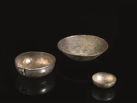 TRE COPPE ACHEMENIDI Materia e tecnica: lamina di rame e d&rsquo;argento...