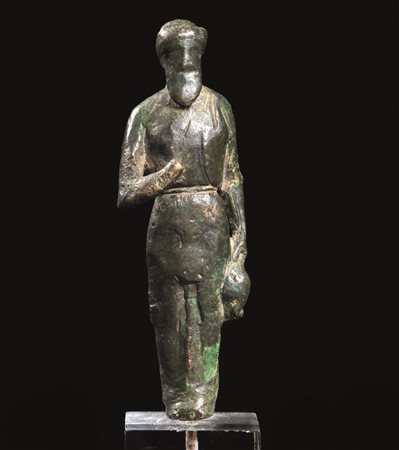 OFFERENTE Materia e tecnica: bronzo fuso e cesellato Statuetta di dignitario...