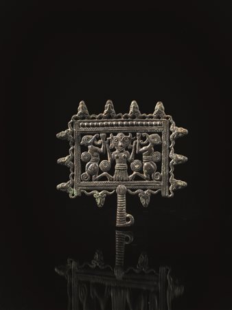 terminale di stendardo Materia e tecnica: bronzo fuso e cesellato Grande...