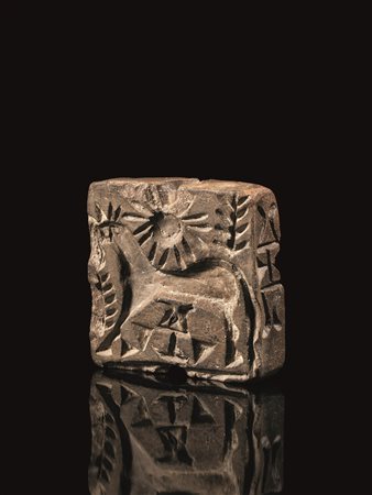 Sigillo a placchetta Materia e tecnica: tufo cineritico, intagliato, levigato...