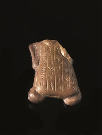 STATUETTA ANTROPOIDE Materia e tecnica: selce giallo rosata scolpita e...