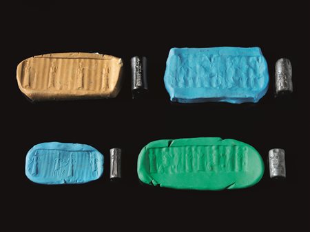 QUATTRO SIGILLI A CILINDRO BABILONESI E NEOBABILONESI Materia e tecnica:...