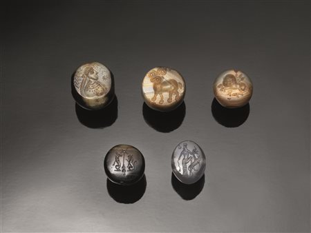 CINQUE SIGILLI NEOABABILONESI E SASANIDI Materia e tecnica: calcedonio e...
