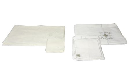 TRE TOVAGLIE D'EPOCA IN LINO ricamate a traforo una corredata da quattro ed...