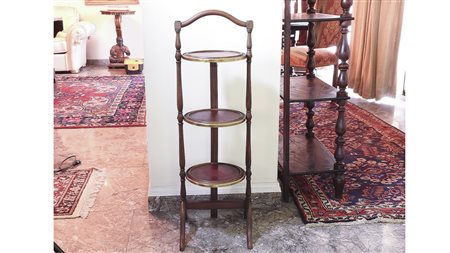 GUERIDON PORTAPIATTI IN SATINWOOD tre ripiani circolari, sostegni torniti...