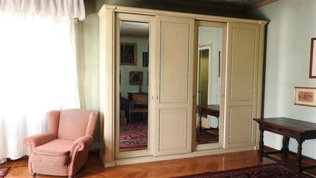 ARMADIO MODERNO IN LEGNO LACCATO color crema profili color verde acqua,...