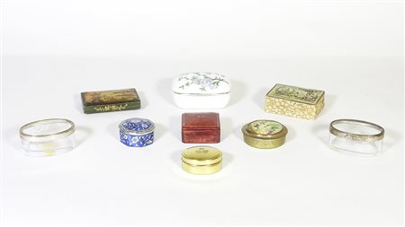 LOTTO DI NOVE SCATOLINE tra cui due rilegate in argento ed una dipinta con...