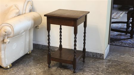 TAVOLINO QUADRATO DA APPOGGIO IN ROVERE sostegni a torciglione riuniti da...