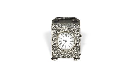 UFFICIALINA RIVESTITA IN ARGENTO Birmingham, fine del XIX secolo sbalzata con...