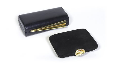 DUE CLUTCHES Rodo una in camoscio nero con fermezza gioiello impreziosita da...