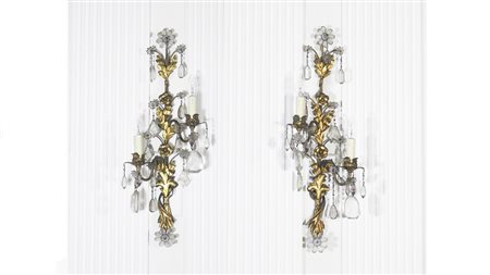 COPPIA DI APPLIQUES IN TÔLE DORATA realizzate come un tralcio fiorito che...