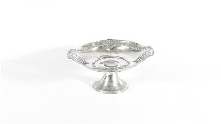 ALZATINA IN METALLO ARGENTATO inizio del XX secolo coppa sagomata sbalzata...