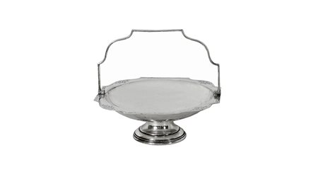 CESTINO-ALZATA IN SHEFFIELD Mappin&Webb coppa sagomata sbalzata con volute,...