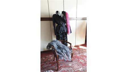 LOTTO VINTAGE una giacchina da sera in taffettà di seta nero, Dolce &...