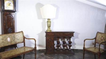 BALAUSTRA-STIPO IN NOCE uno sportello sul fronte, base a cornice h cm...