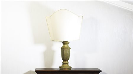 LUME DA TAVOLO IN METALLO DORATO fusto a balaustro scantonato, su base...