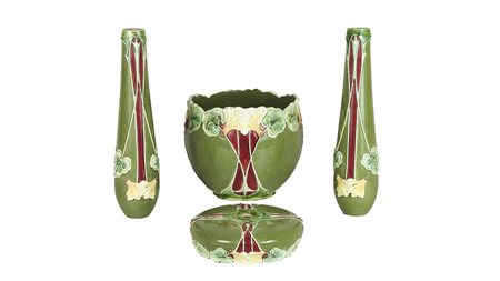 LOTTO DI TERRAGLIE FRANCIA, inizio del XX secolo decorate in rielivo con...