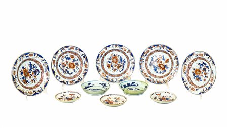 LOTTO DI PORCELLANE ORIENTALI XIX secolo composto da serie di cinque piatti...