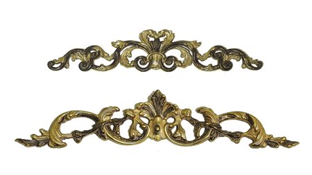 DUE FREGI IN LEGNO DORATO intagliati con volute e girali lungh cm 100 circa...