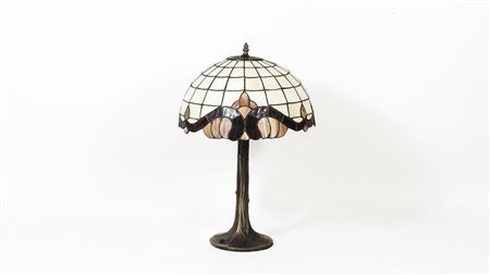 LUME DA TAVOLO IN METALLO E VETRO realizzato in stile Tiffany, cappello in...